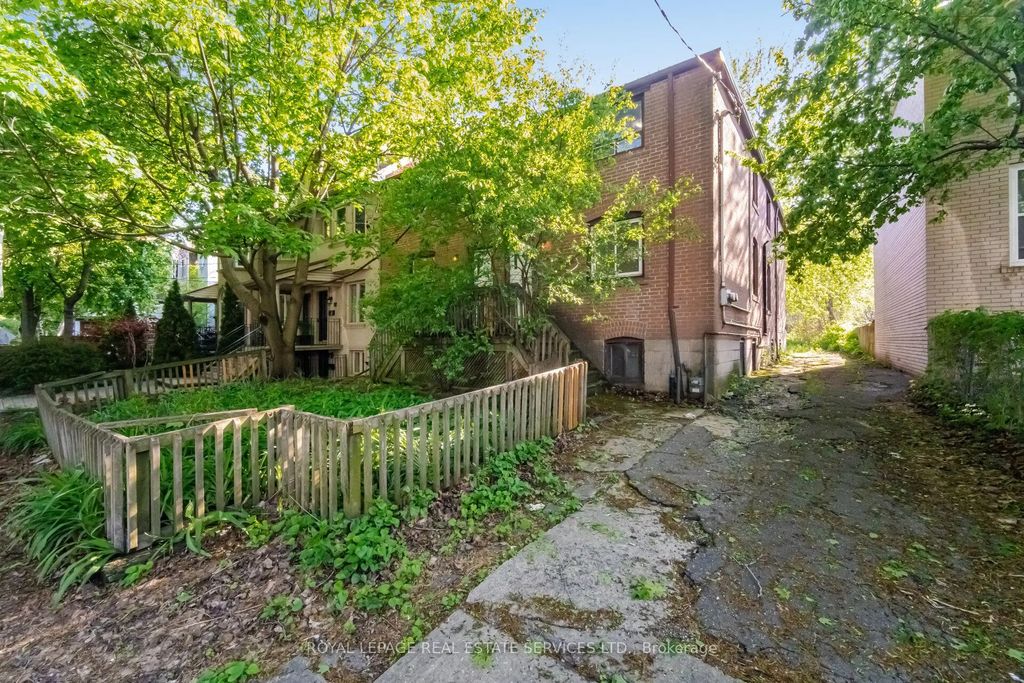 76-78 Lewis Street, Toronto E01
