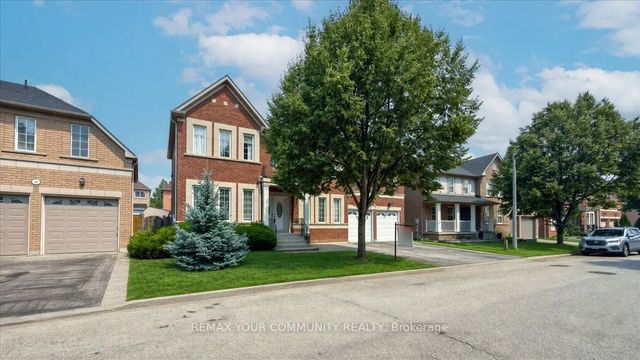 8 Westacott Avenue, Ajax