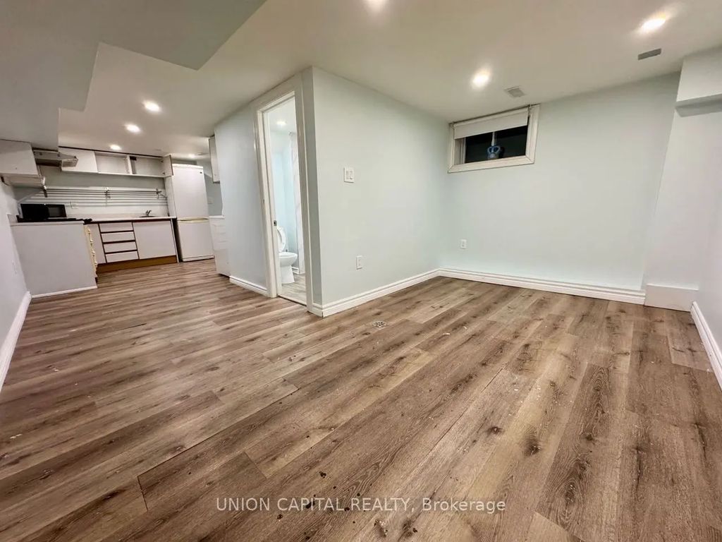 96 Hiawatha Road Lower, Toronto E01
