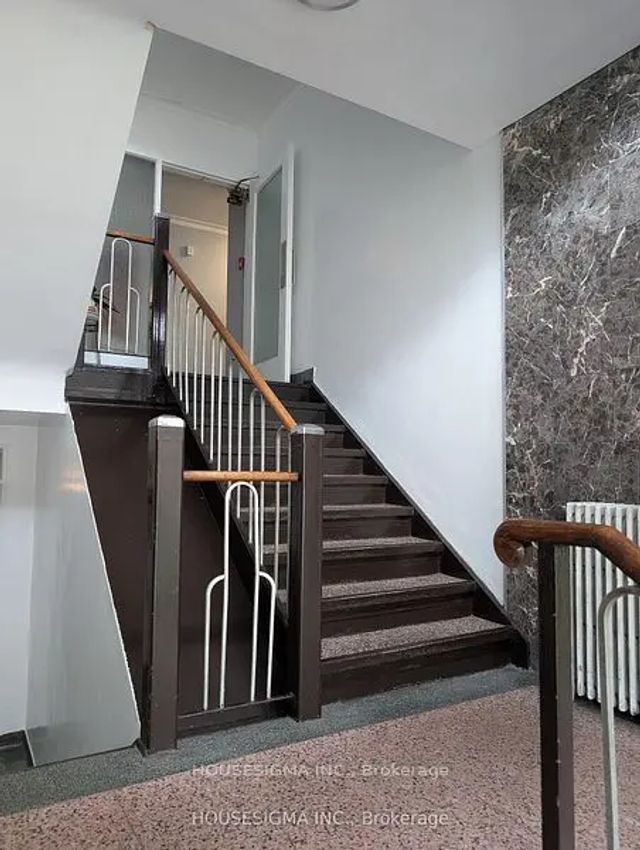 117 Cosburn Avenue 202, Toronto E03