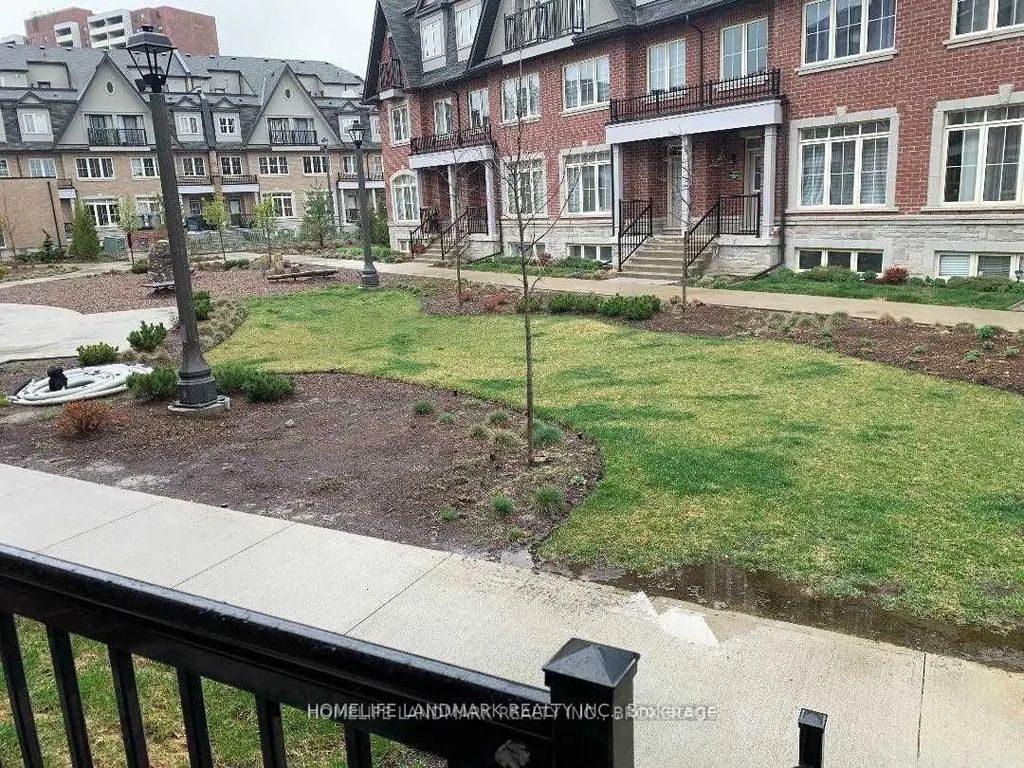 8 Eaton Park Lane 12, Toronto E05