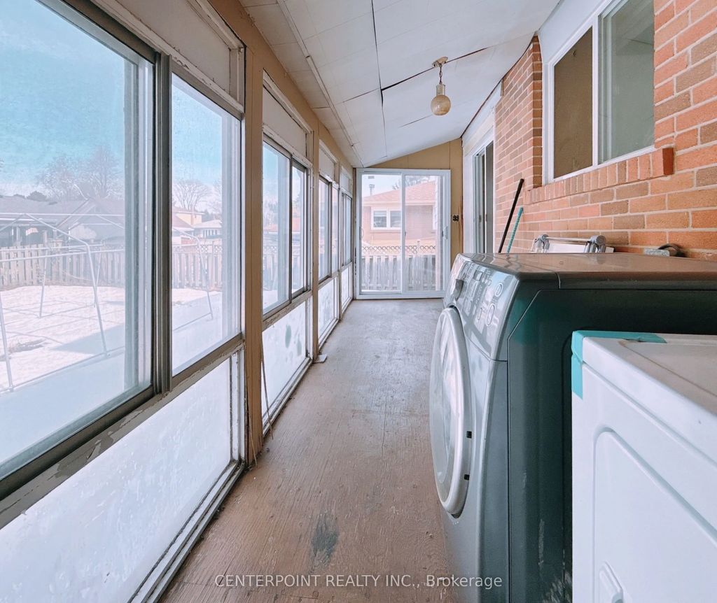9 Oakmeadow Boulevard Apt 2, Toronto E09