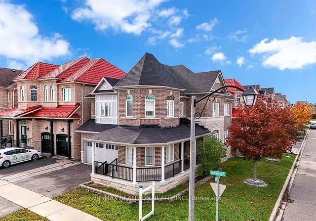16 Snowling Drive W, Ajax
