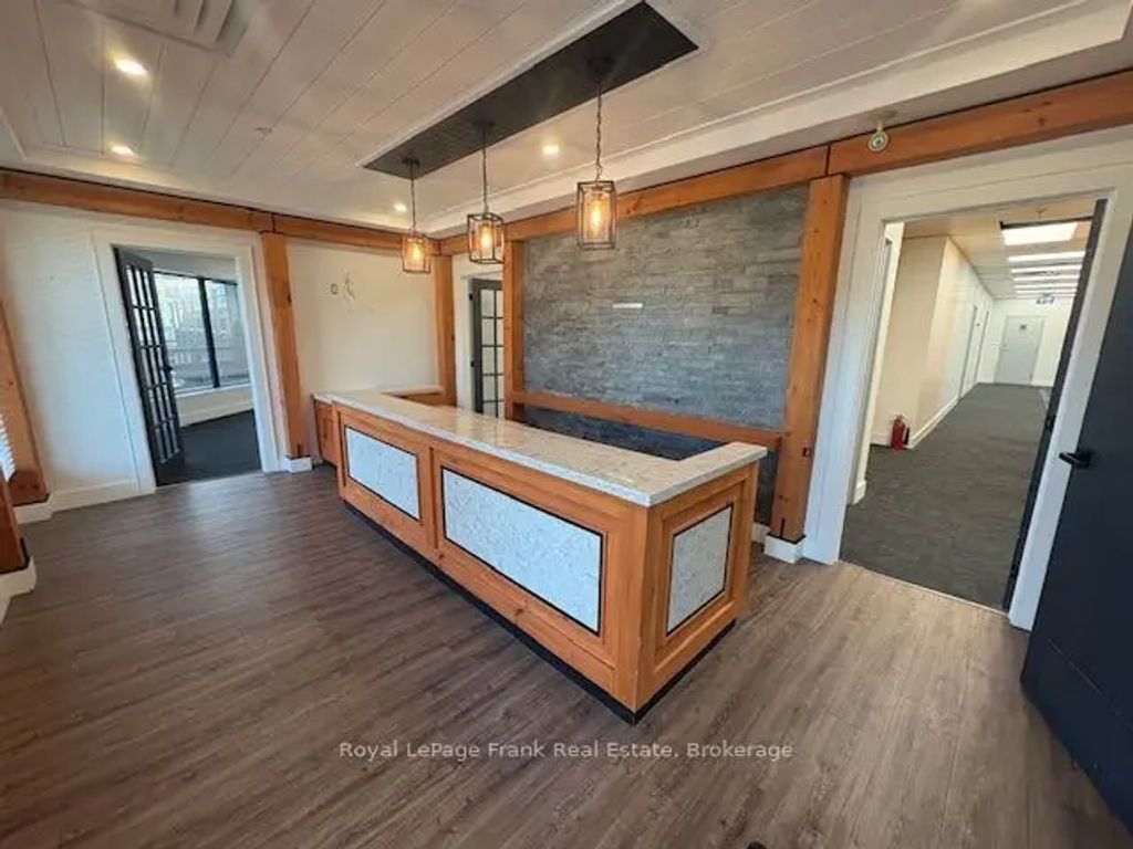 701 Rossland Road E 202, Whitby