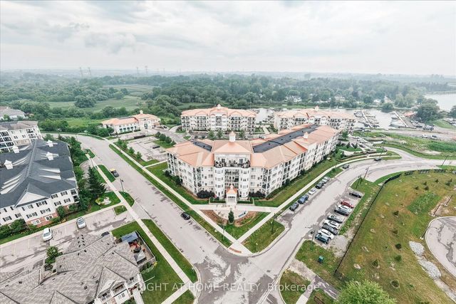 50 Lakebreeze Drive 321, Clarington