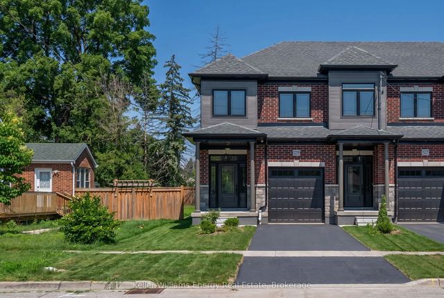 129 Hickory Street N, Whitby