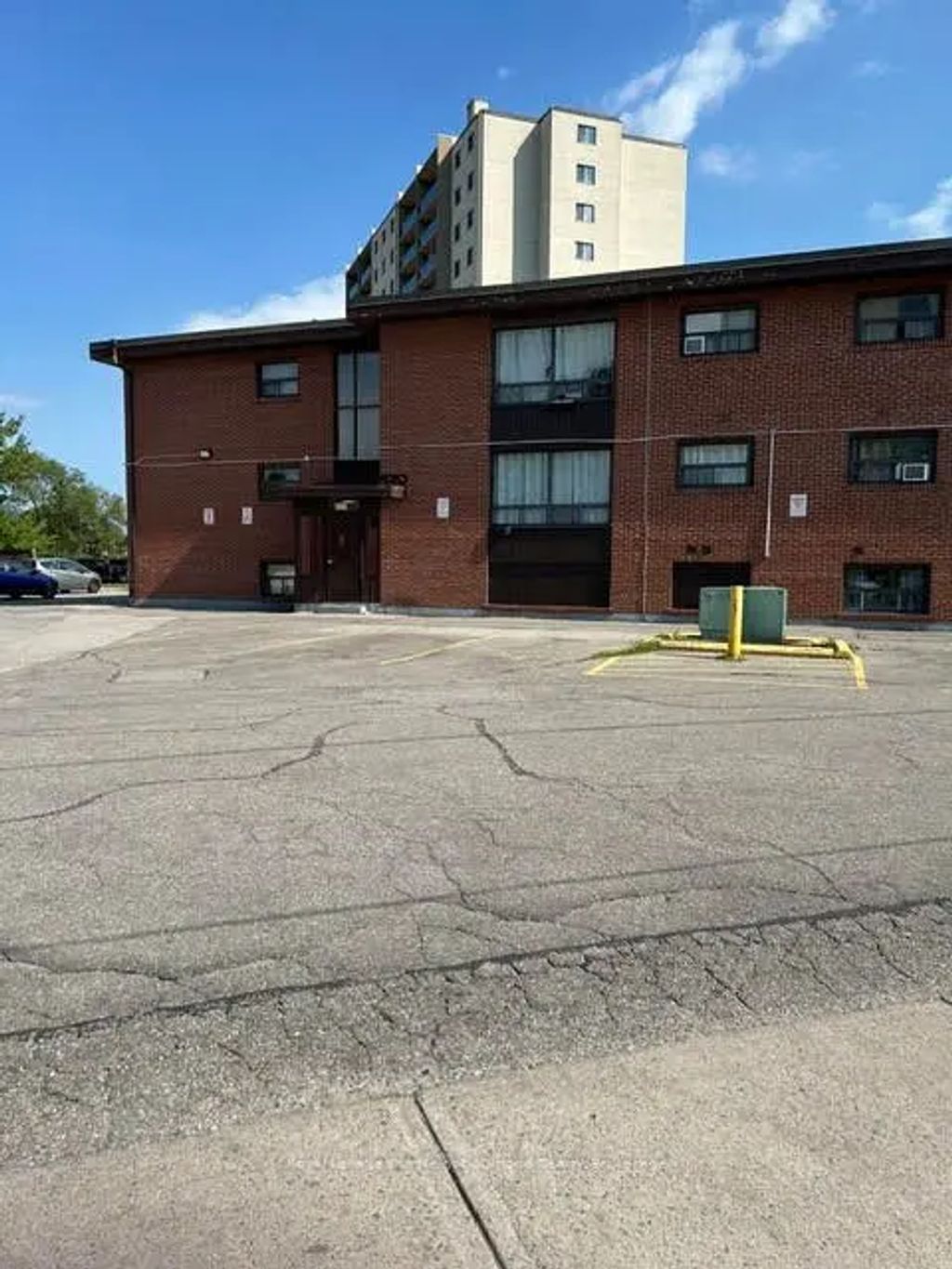 211 Nonquon Road N 104, Oshawa