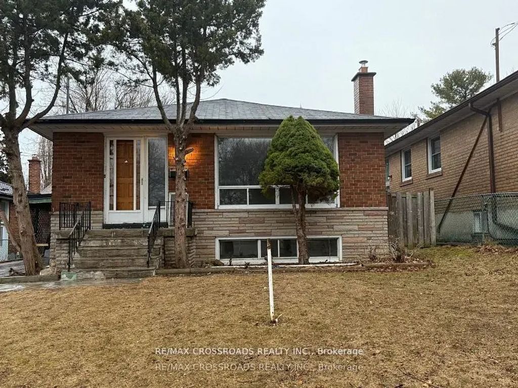 113 Confederation Drive, Toronto E09