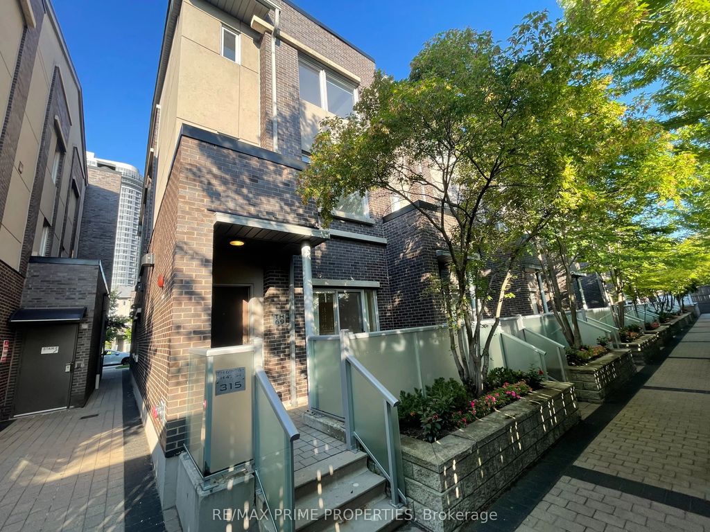 315 Village Green Square Th69, Toronto E07