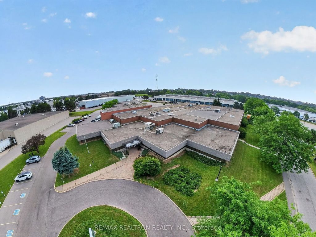1851 Sandstone Manor, Pickering