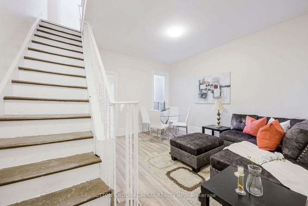1934 Queen Street E Upper, Toronto E02