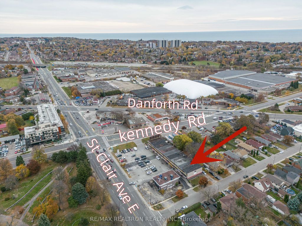 3541 St Clair Avenue E, Toronto E04