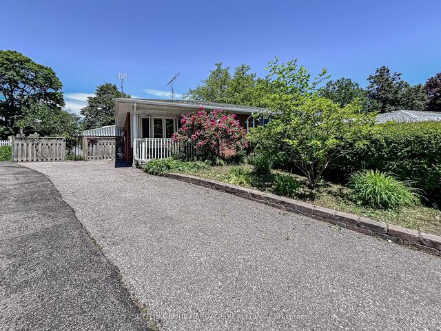 1113 Valley Court, Oshawa