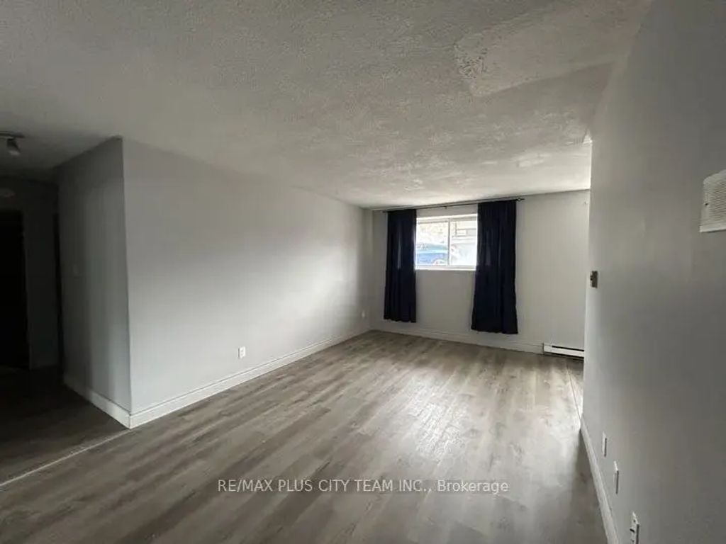 200 Park Road 101, Oshawa