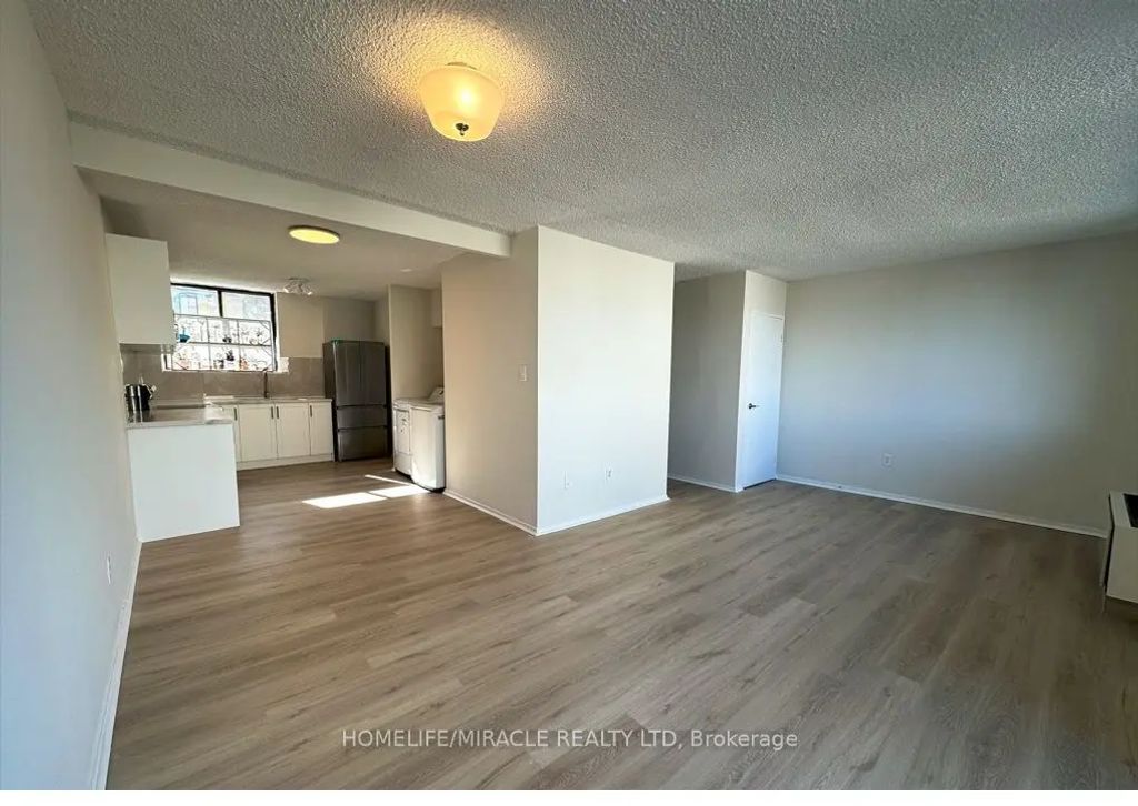 665 Kennedy Road 303, Toronto E04