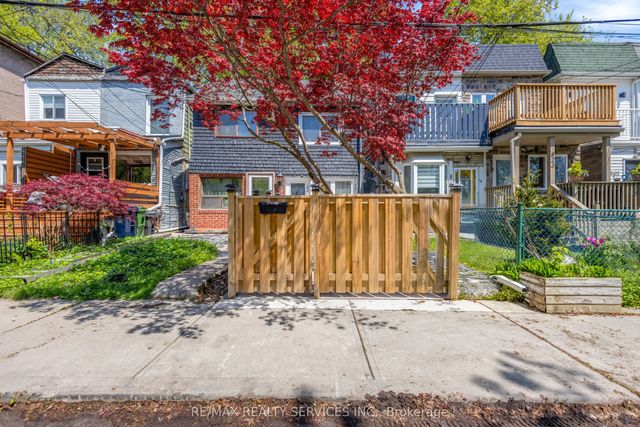 827 Craven Road, Toronto E01