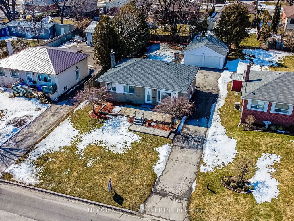 30 Linton Avenue E, Ajax