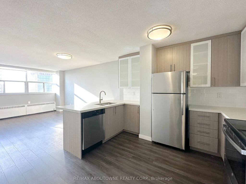255 Main Street 211, Toronto E02