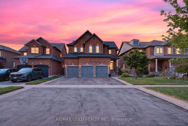 94 Twin Streams Road, Whitby