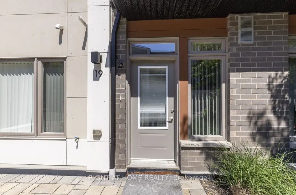 60 Orchid Place Drive 19, Toronto E11