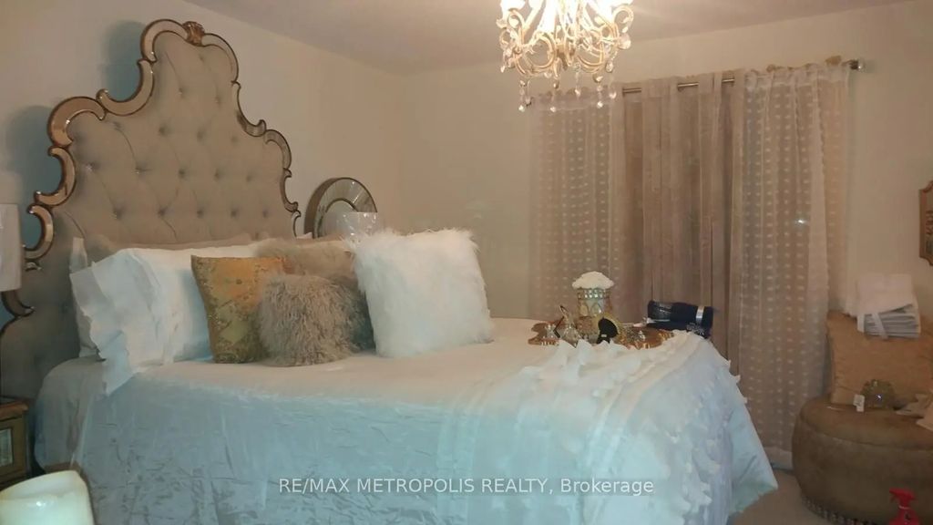 2757 William Jackson Drive, Pickering