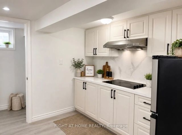 46 Shrewsbury Square Lower, Toronto E05
