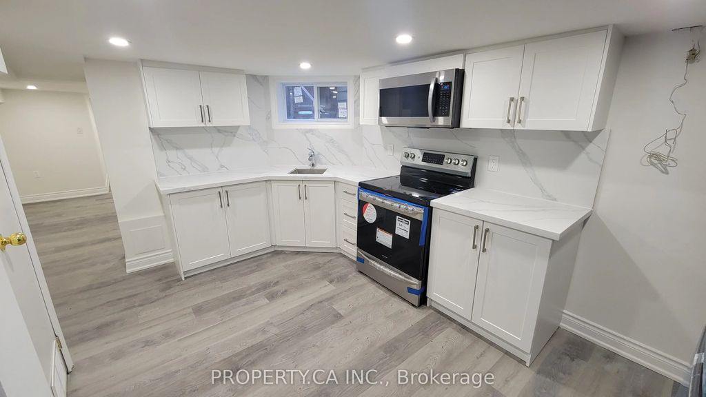 625 Rhodes Avenue, Toronto E01