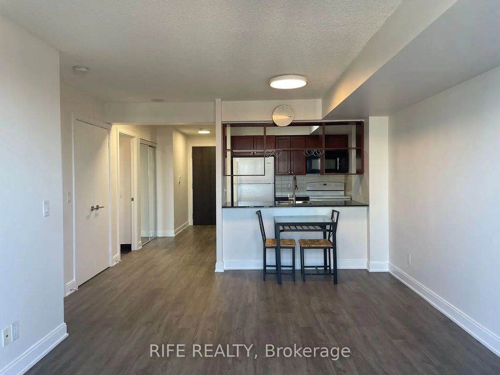 125 Village Green Square 2406, Toronto E07