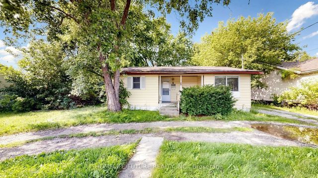 804 Dundas Street W, Whitby
