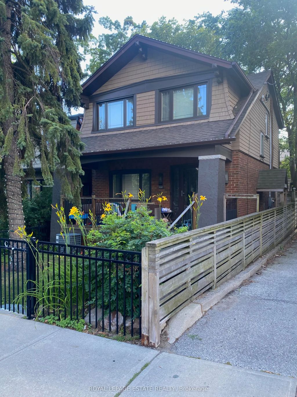 372 Victoria Park Avenue, Toronto E02