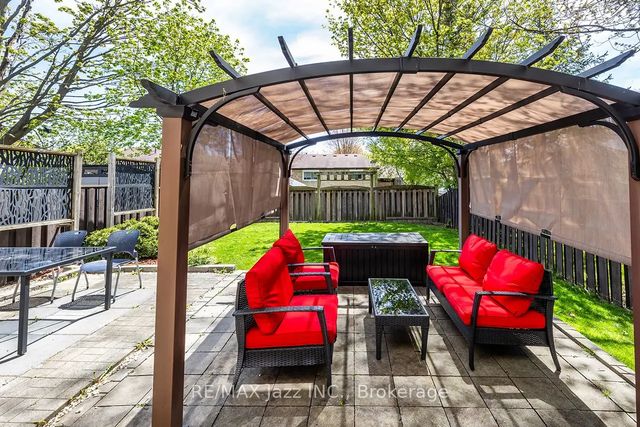 15 Graham Court, Whitby