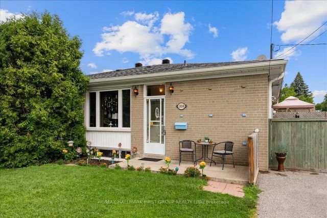 1014 Dunlop Street E, Whitby