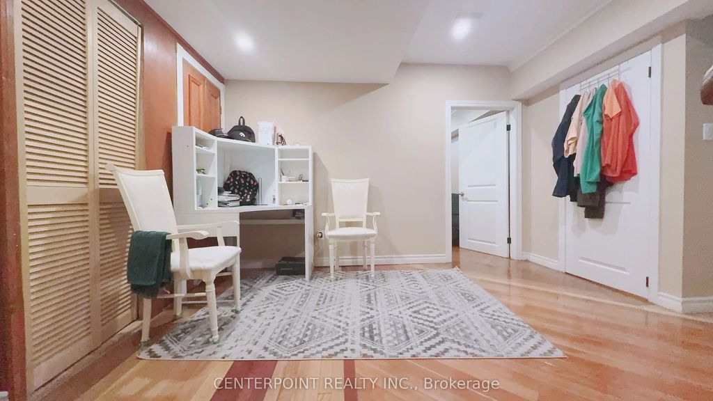 724 Hillcrest Road, Pickering