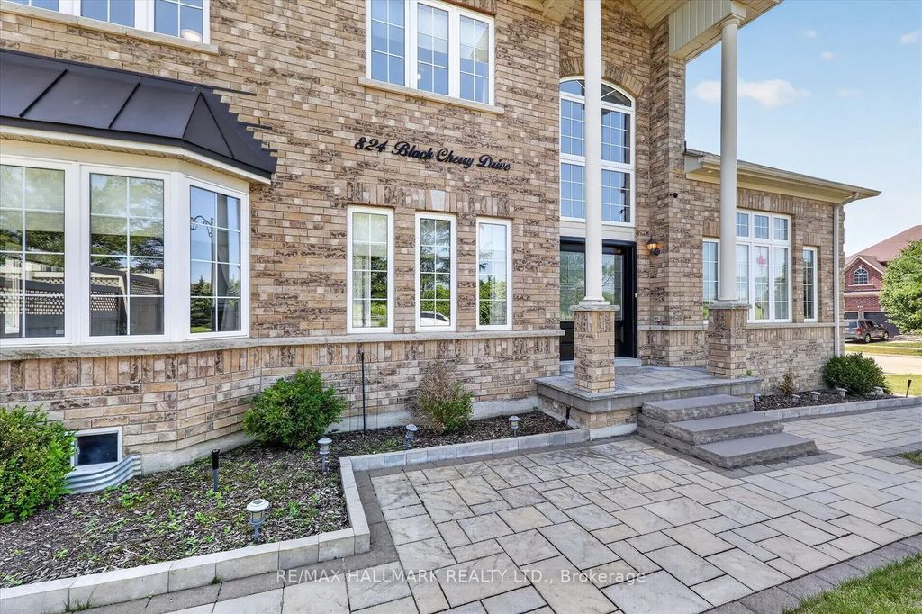 824 Black Cherry Drive, Oshawa