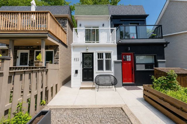 821 Craven Road, Toronto E01