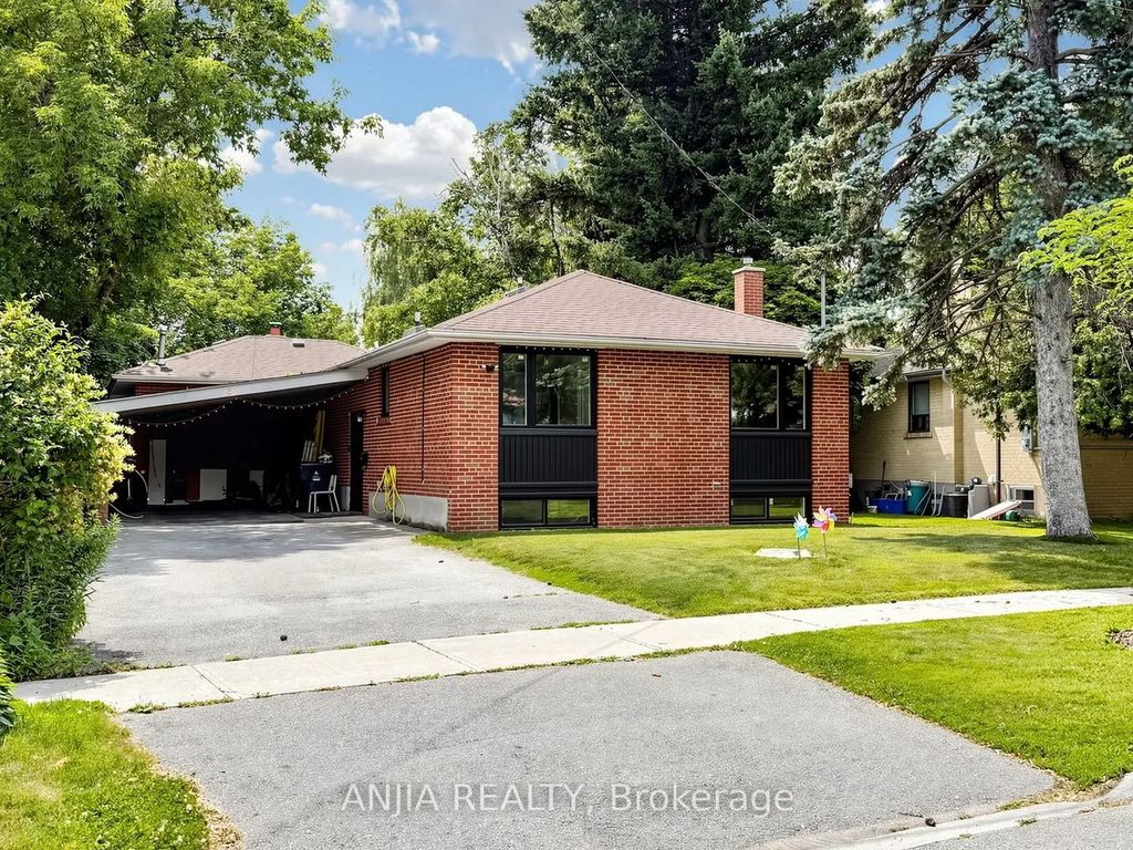 8 Applefield Drive, Toronto E09