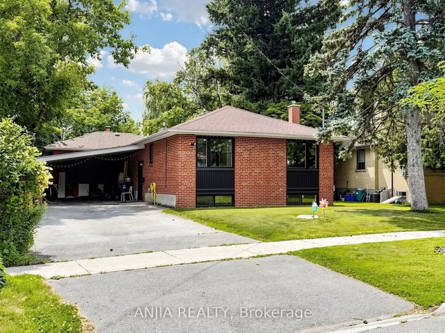 8 Applefield Drive, Toronto E09