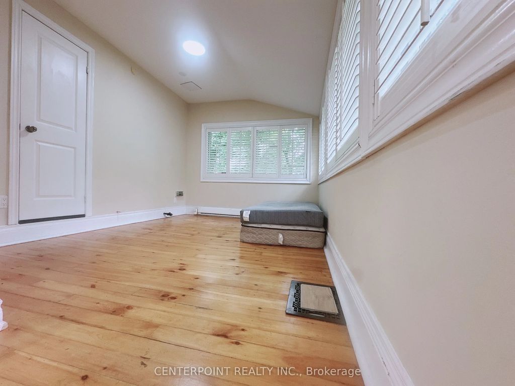 555 Military Trail Apt 3, Toronto E09