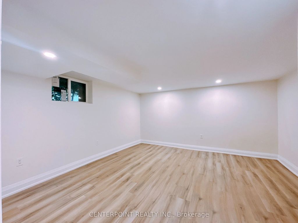 555 Military Trail Apt 4, Toronto E09