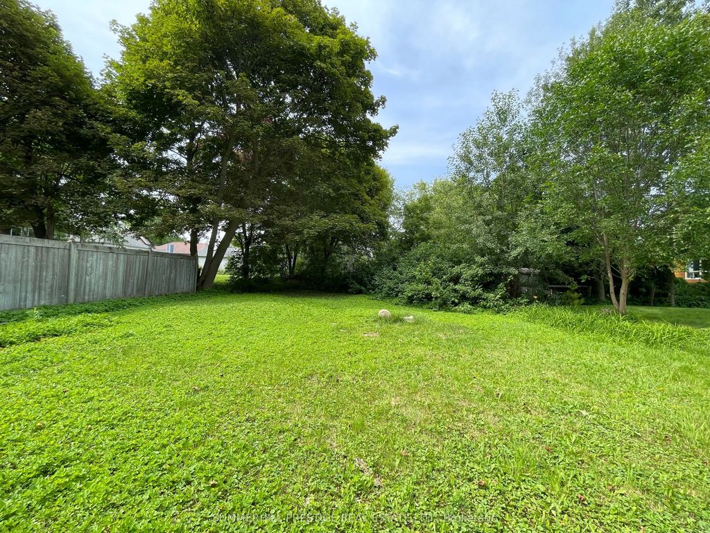 3068 Lakeview Boulevard, Ajax