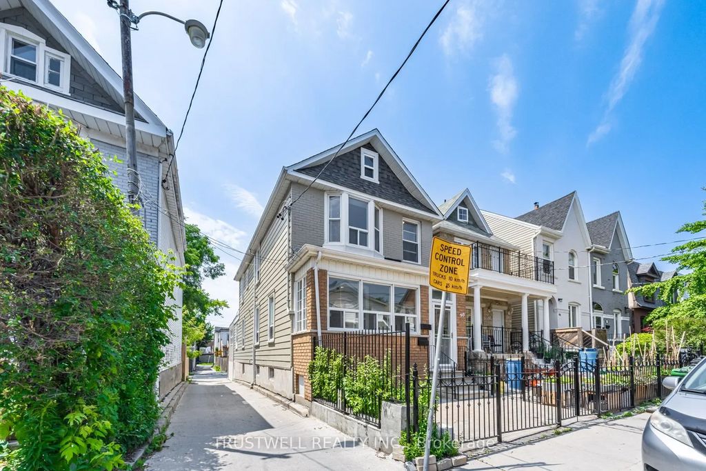 90 Galt Avenue C, Toronto E01