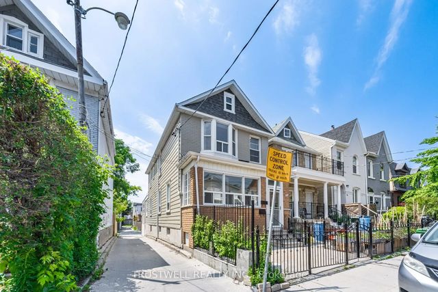 90 Galt Avenue C, Toronto E01