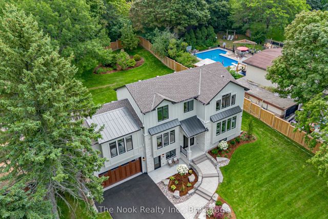 153 Elizabeth Crescent N, Whitby