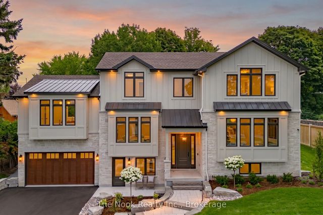 153 Elizabeth Crescent N, Whitby