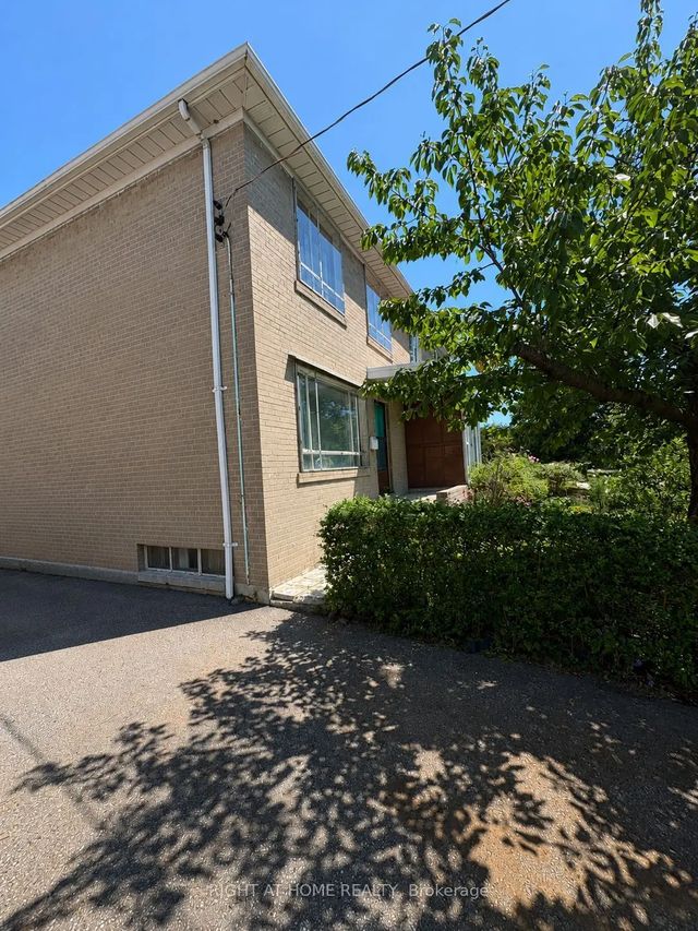139 Vauxhall Drive, Toronto E04