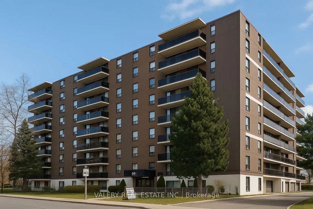 35 Confederation Drive 806, Toronto E09