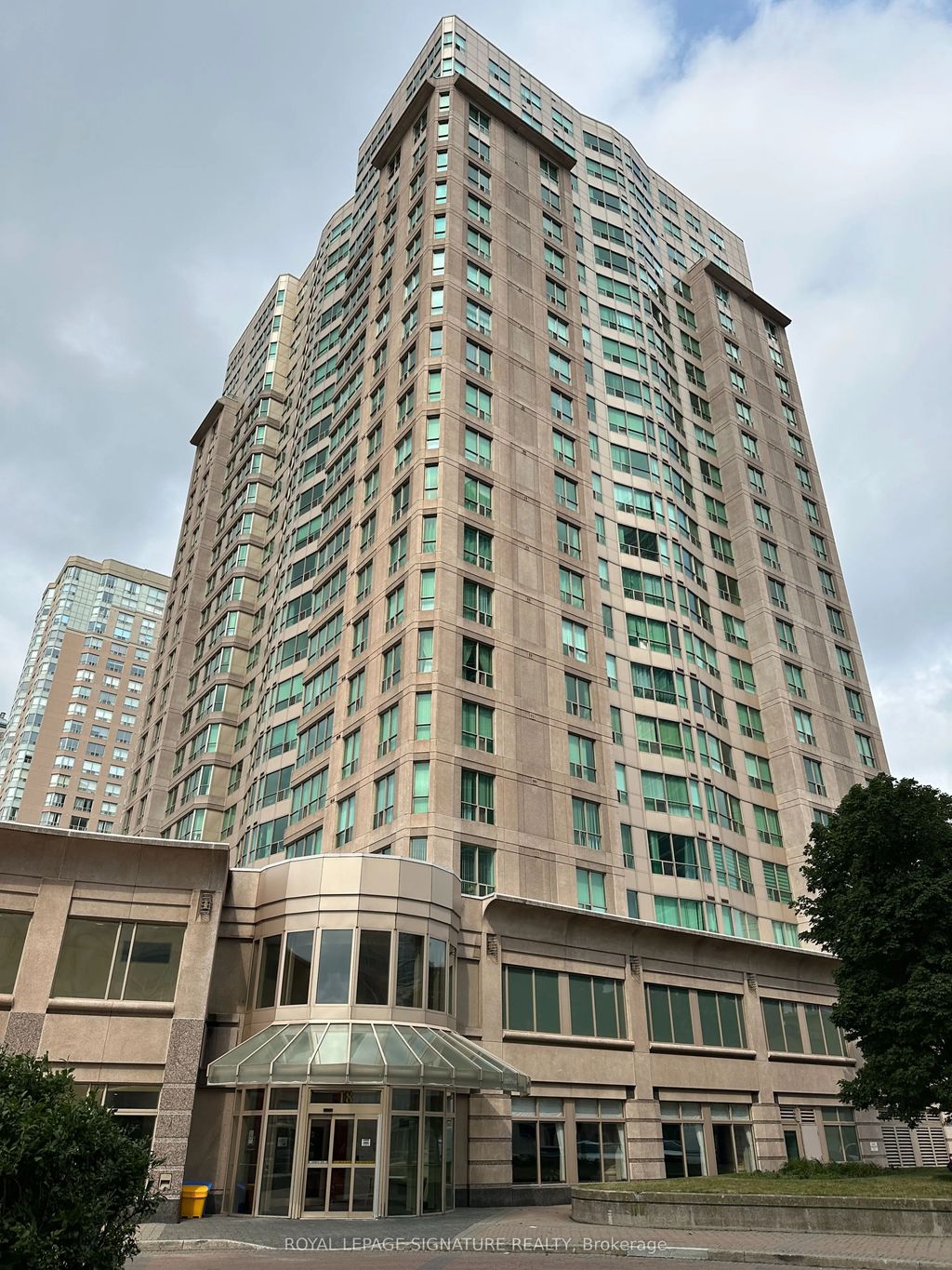 18 Lee Centre Drive 1113, Toronto E09