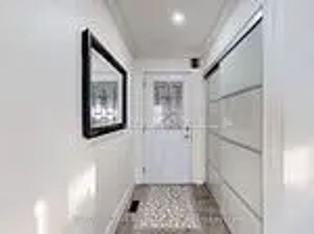 257 John Tabor Trail Main, Toronto E11
