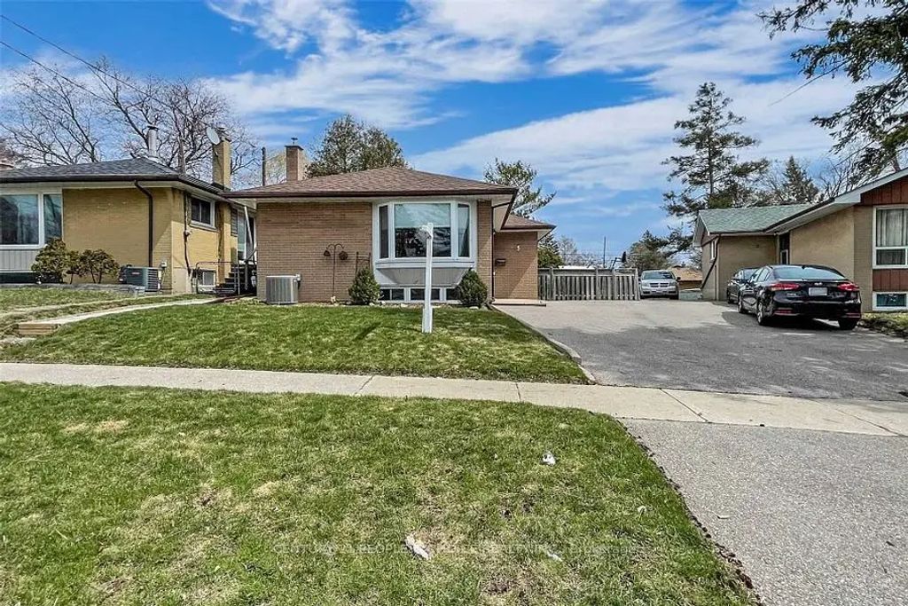 5 Mid Pines Road, Toronto E09