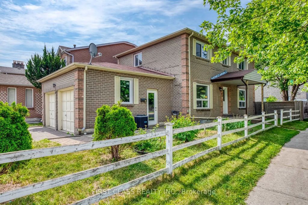 27 Alton Towers Circle, Toronto E07